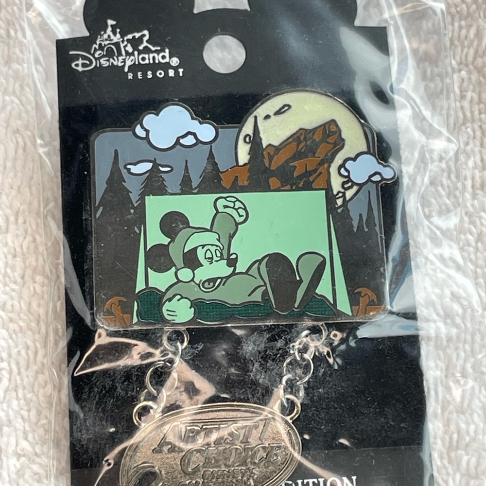 Disneyland Artists Choice Mickey Sleeping California Adventure 2001 Pin